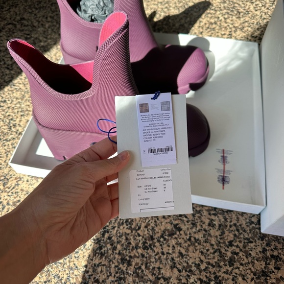 NEW Burberry 8.5 women’s high heeled boot purple, brand new, never worn - Picture 14 of 14